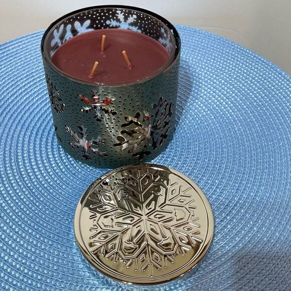 White Barn Wish Christmas Spice 3 Wick Candle with holder NWT - Picture 5 of 6
